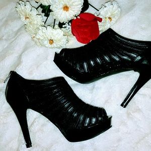 NINE & CO . HIGH HEELED SHOES